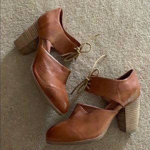 Antelope leather heeled booties size 40